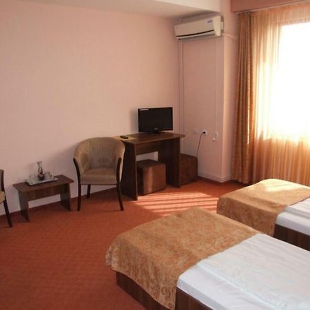 Plaisir Hotel โปลเยชต์ ภายนอก รูปภาพ