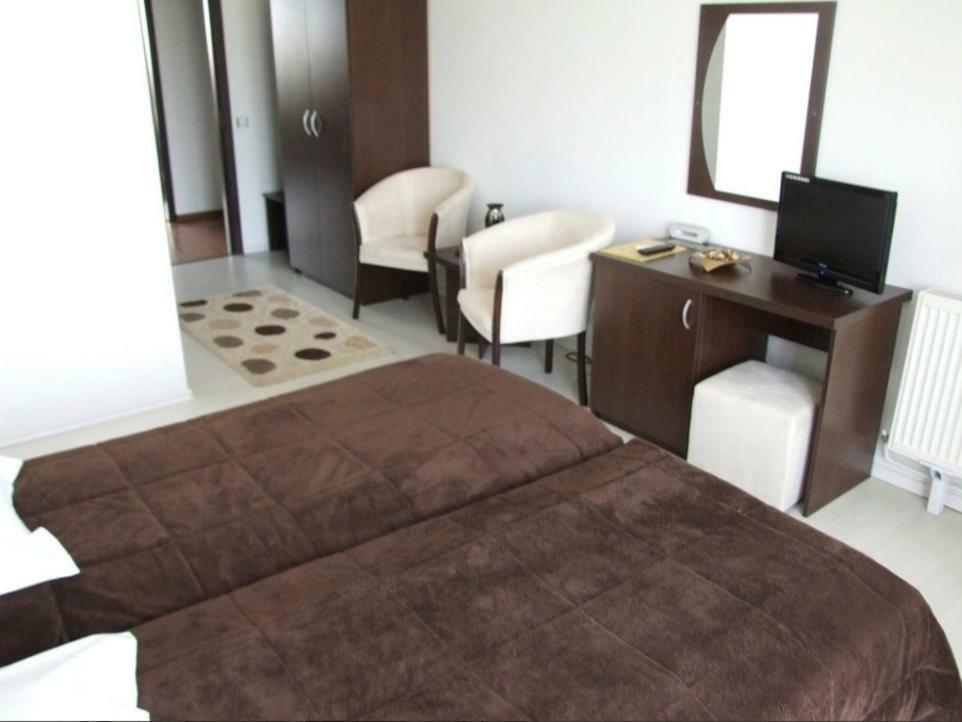 Plaisir Hotel โปลเยชต์ ภายนอก รูปภาพ